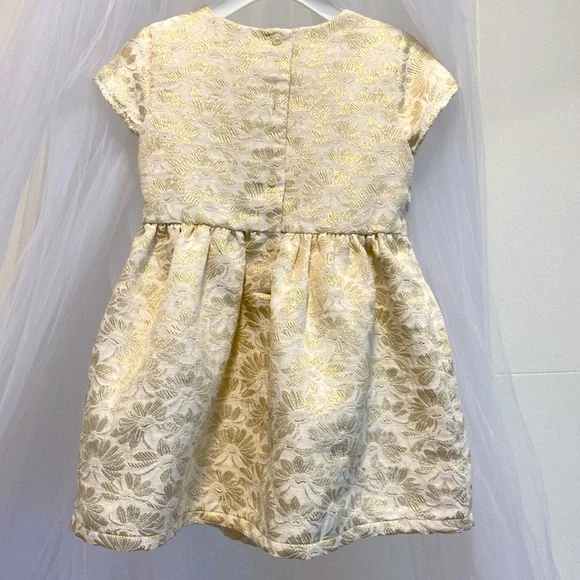 Carter’s babygirl 2T, cream shimmering drees. - Picture 5 of 6